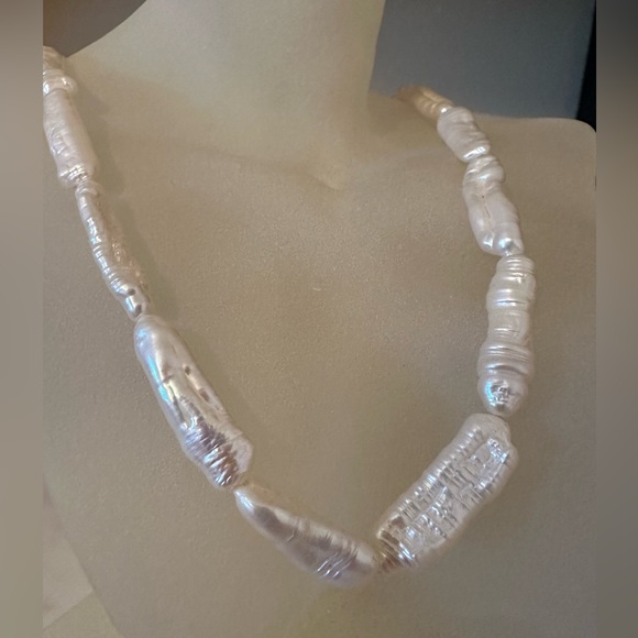 Irregular shaped shell pearl necklace - Picture 8 of 8